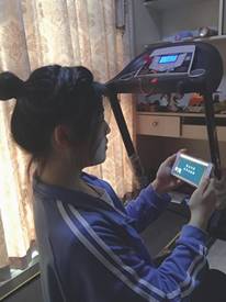 同学观看讲座照片--专升本